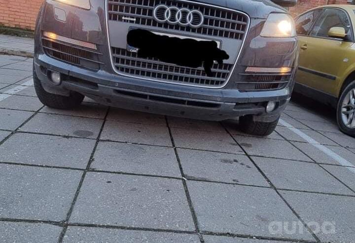 Audi Q7 4L Crossover