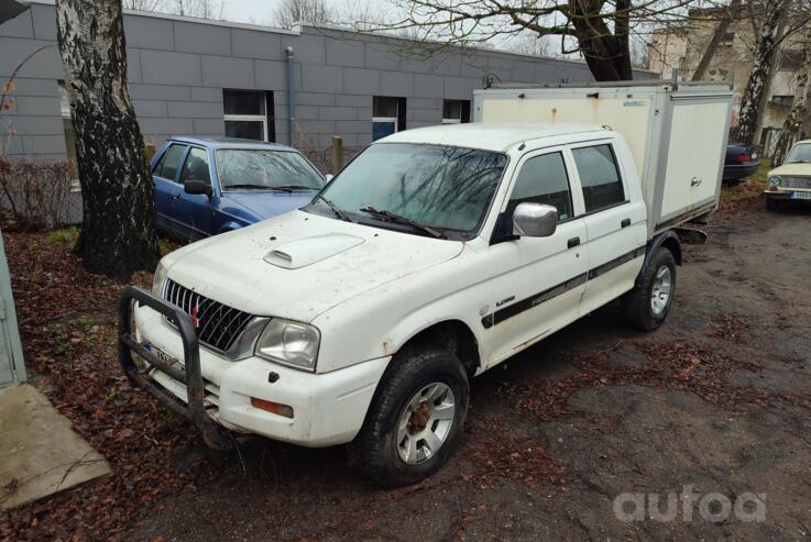 Mitsubishi L200 3 generation Pickup 4-doors