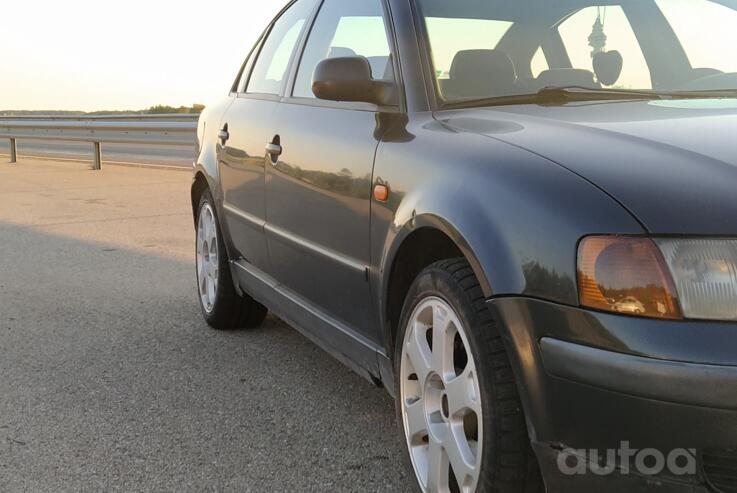 Volkswagen Passat B5 Sedan 4-doors