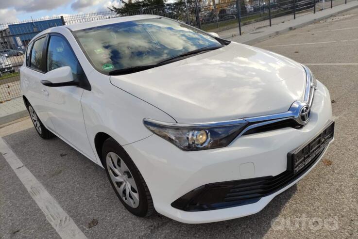 Toyota Auris 2 generation [restyling]