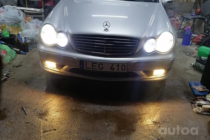 Mercedes-Benz S-Class W220 Limousine Pullman
