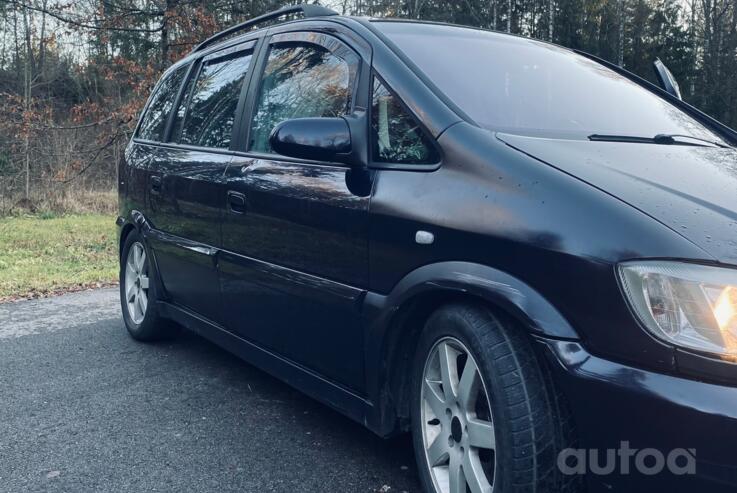 Opel Zafira OPC A [restyling]