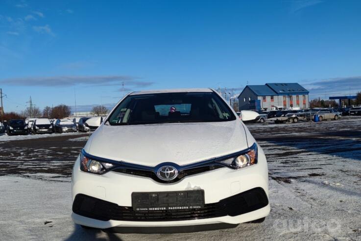 Toyota Auris 2 generation [restyling]