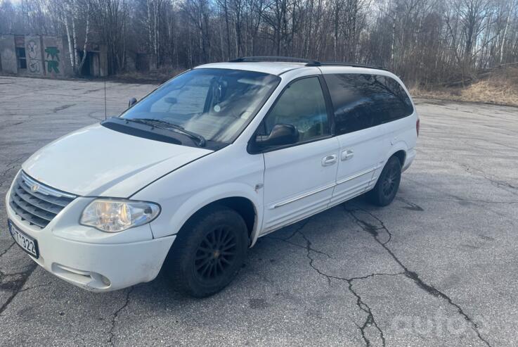 Chrysler Town and Country 4 generation Minivan