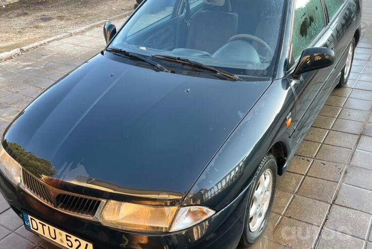Mitsubishi Carisma 1 generation Sedan