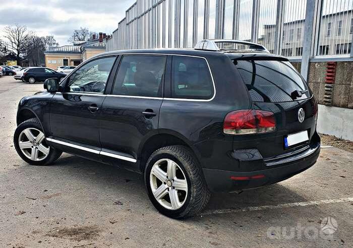 Volkswagen Touareg 1 generation Crossover