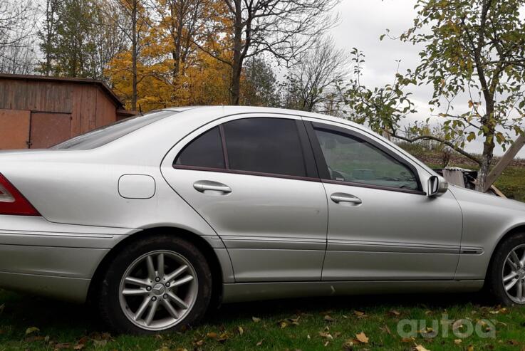 Mercedes-Benz C-Class W203/S203/CL203 Sedan