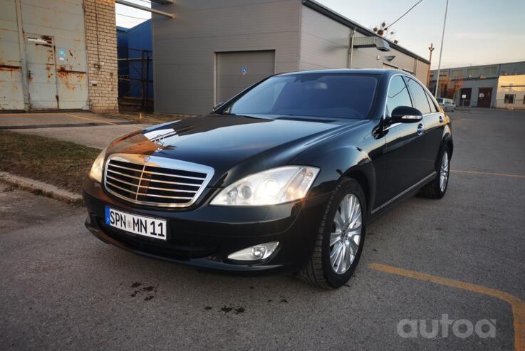 Mercedes-Benz S-Class W221 Sedan