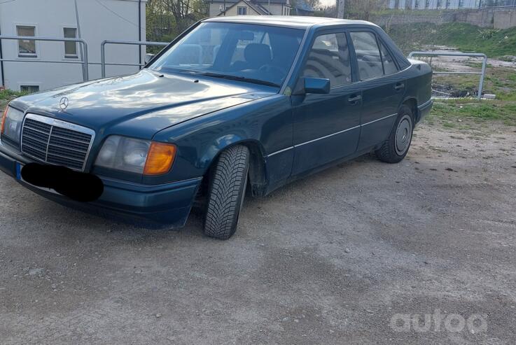 Mercedes-Benz W124 1 generation