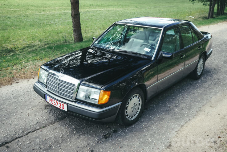 Mercedes-Benz W124 1 generation