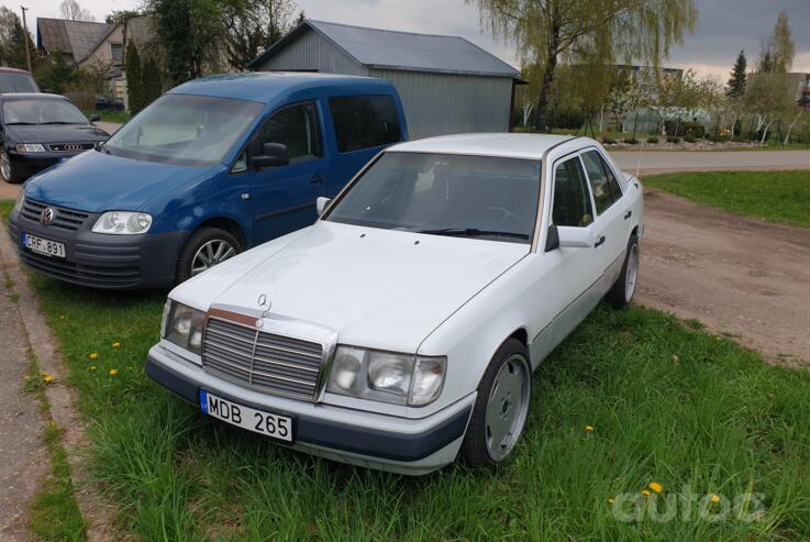 Mercedes-Benz W124 1 generation