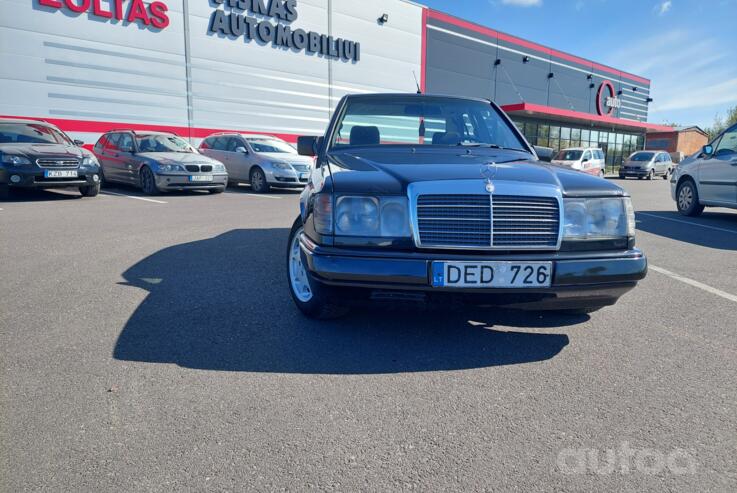 Mercedes-Benz W124 1 generation