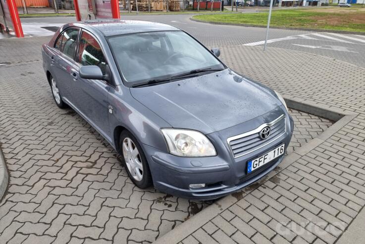 Toyota Avensis 2 generation Liftback