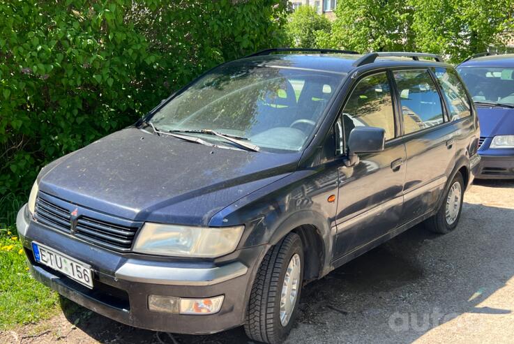 Mitsubishi Space Wagon 3 generation
