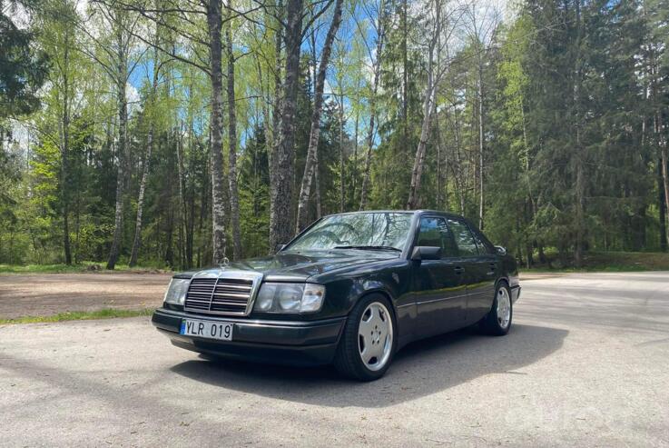 Mercedes-Benz W124 1 generation