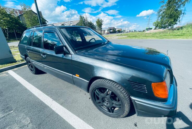 Mercedes-Benz W124 1 generation