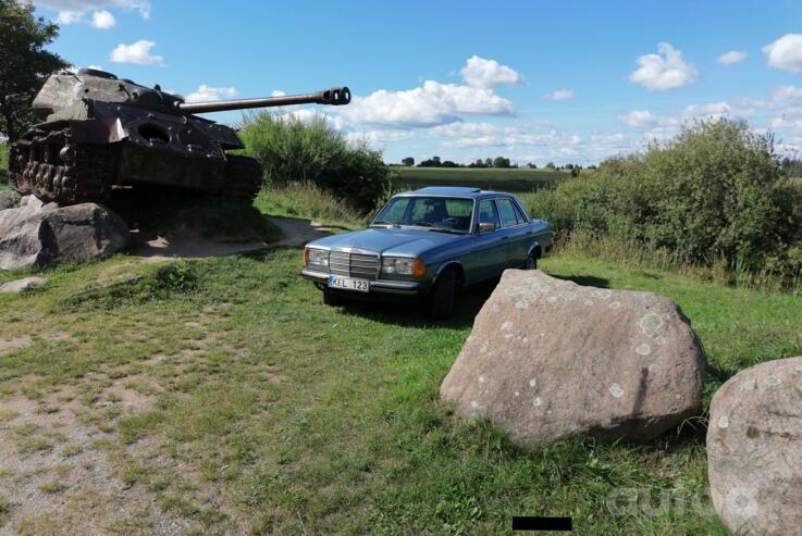 Mercedes-Benz W123 1 generation