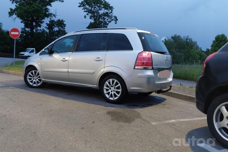 Opel Zafira B Minivan 5-doors