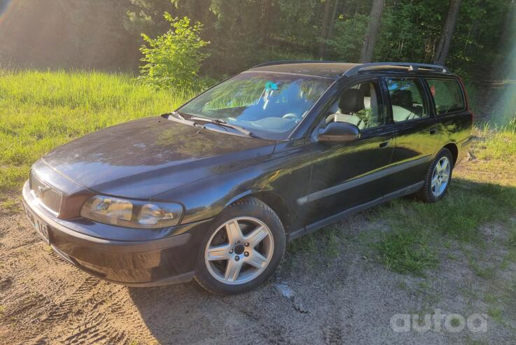 Volvo V70 2 generation wagon