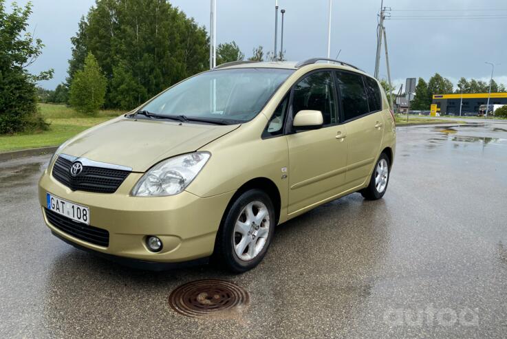 Toyota Corolla Verso 1 generation Minivan