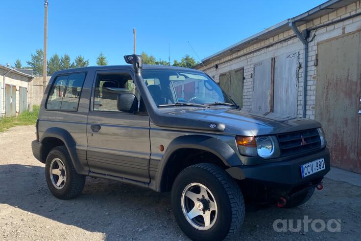 Mitsubishi Pajero 2 generation Canvas Top Convertible SUV 2-doors