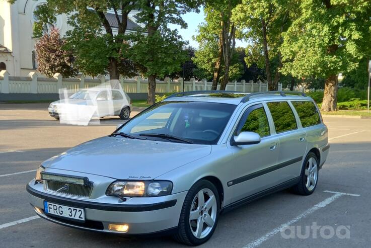 Volvo V70 2 generation wagon