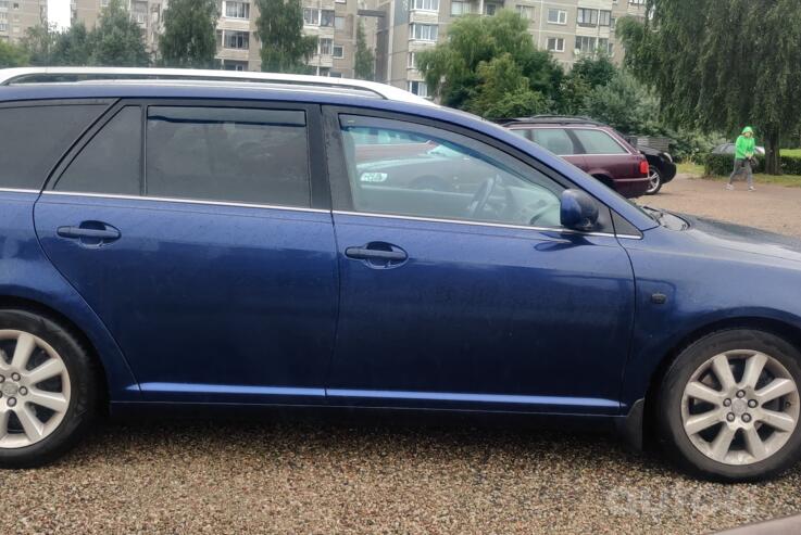 Toyota Avensis 2 generation wagon