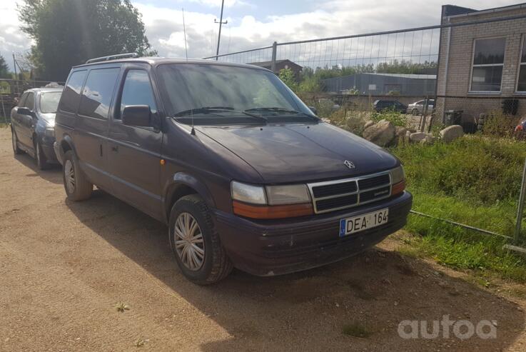 Chrysler Voyager 2 generation Grand minivan 4-doors