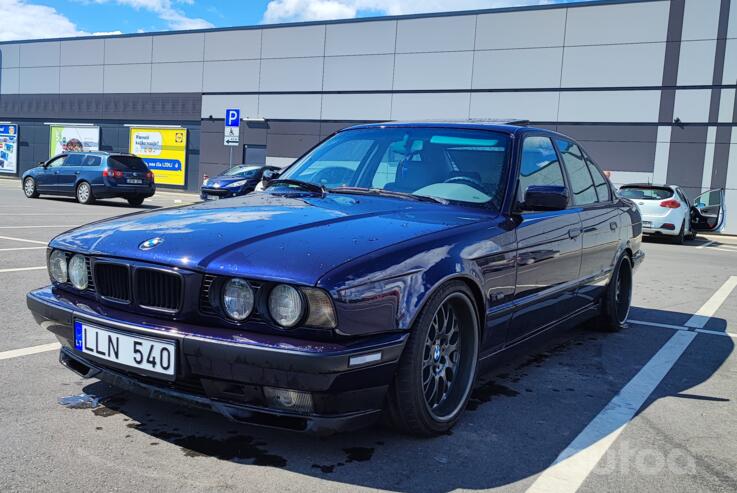 BMW 5 Series E34 Sedan