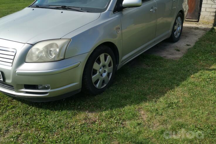 Toyota Avensis 2 generation Liftback