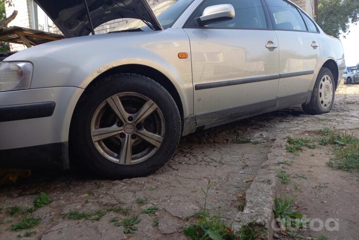 Volkswagen Passat B5 Sedan 4-doors