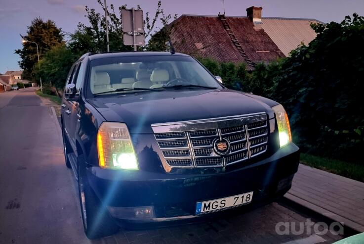 Cadillac Escalade 3 generation SUV