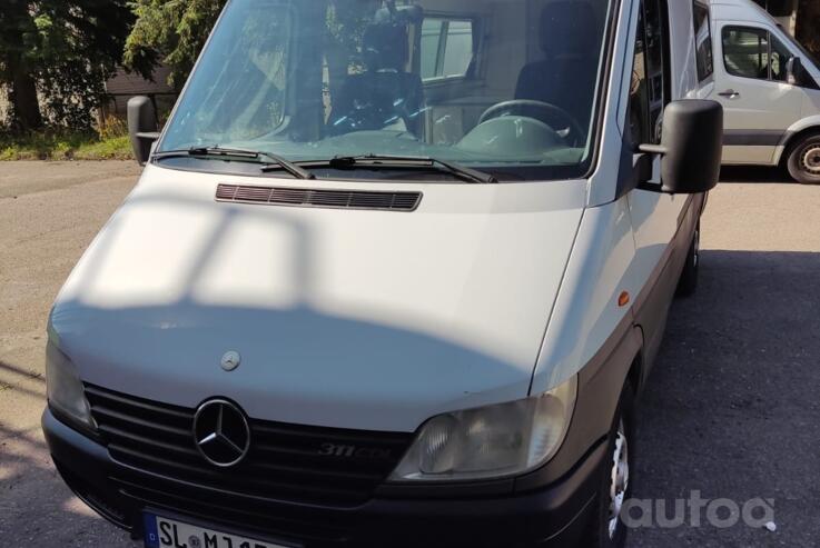 Mercedes-Benz Sprinter First generation