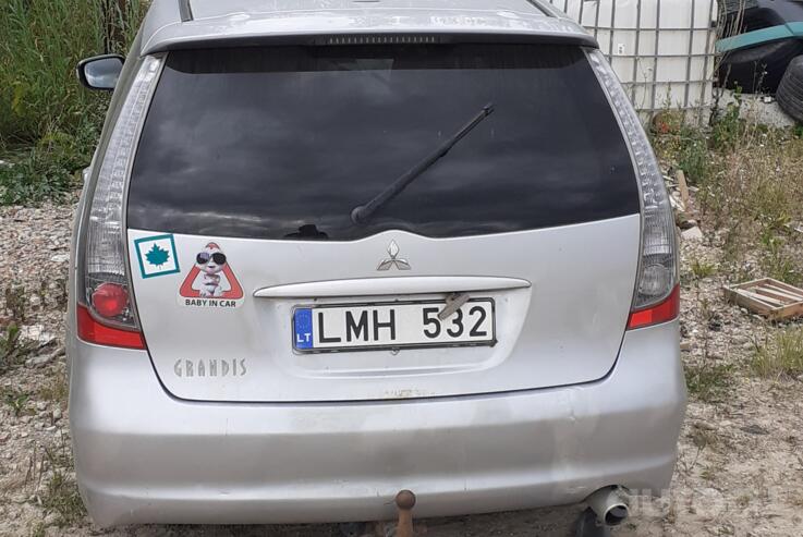 Mitsubishi Grandis 1 generation Minivan