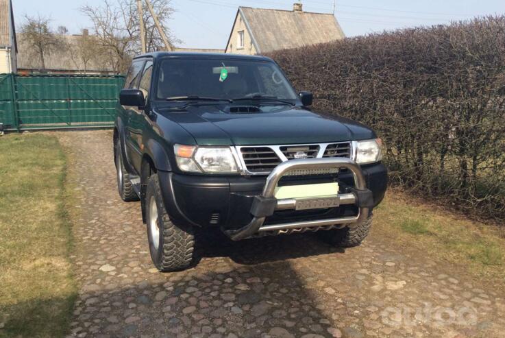 Nissan Patrol Y61 SUV 3-doors