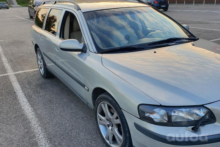 Volvo V70 2 generation wagon