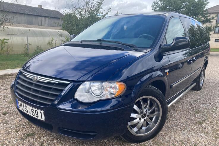 Chrysler Town & Country 4 generation [restyling]
