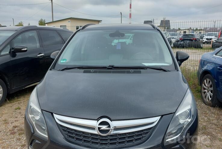 Opel Zafira C Tourer minivan