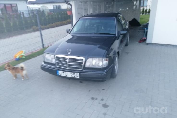 Mercedes-Benz W124 1 generation