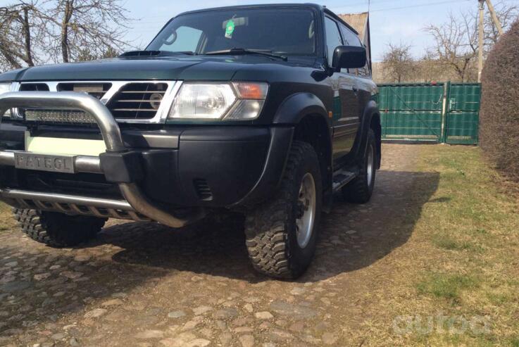 Nissan Patrol Y61 SUV 3-doors