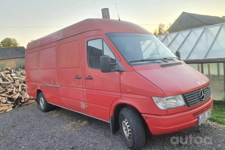 Mercedes-Benz Sprinter First generation