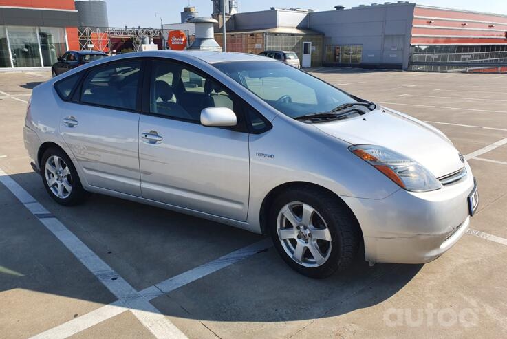 Toyota Prius 2 generation Hatchback