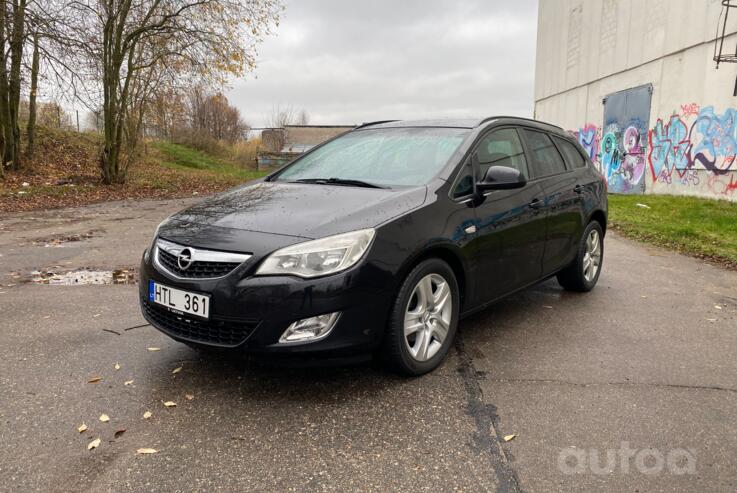 Opel Astra J Sports Tourer wagon