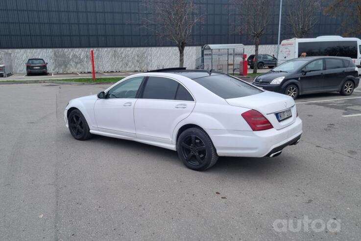 Mercedes-Benz S-Class W221 Sedan