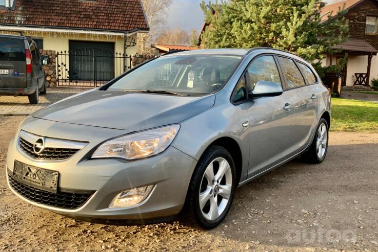 Opel Astra J Sports Tourer wagon