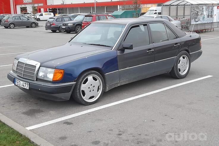 Mercedes-Benz W124 1 generation