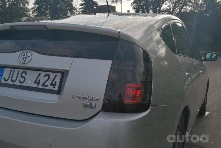 Toyota Prius 2 generation Hatchback