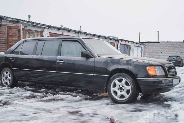 Mercedes-Benz W124 1 generation