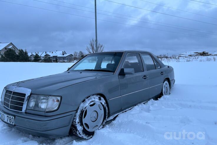 Mercedes-Benz W124 1 generation