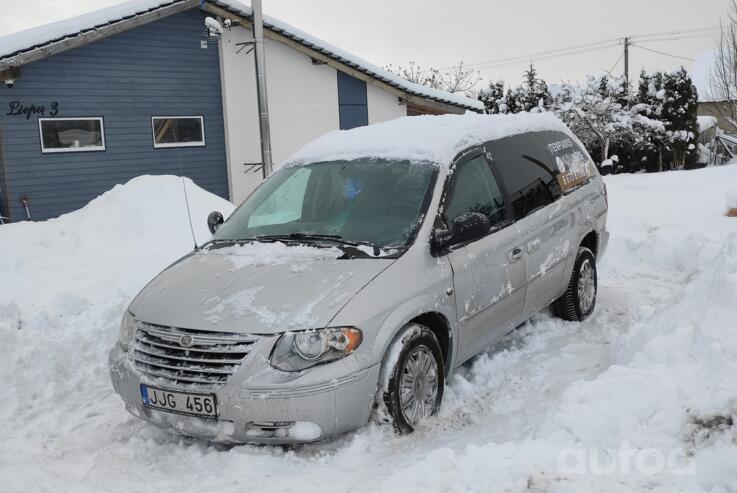 Chrysler Town & Country 4 generation [restyling]